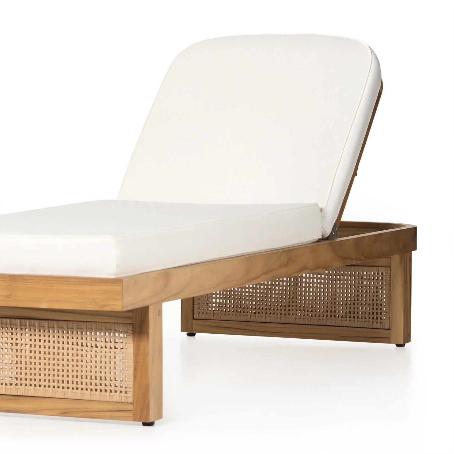 The Merit Outdoor Chaise